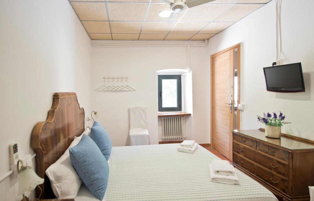 Hostal La Salut De Terrades エクステリア 写真